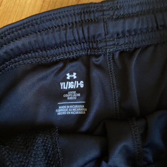 Under Armour boys' athletic basketball training tech shorts big logo - Picture 4 of 6